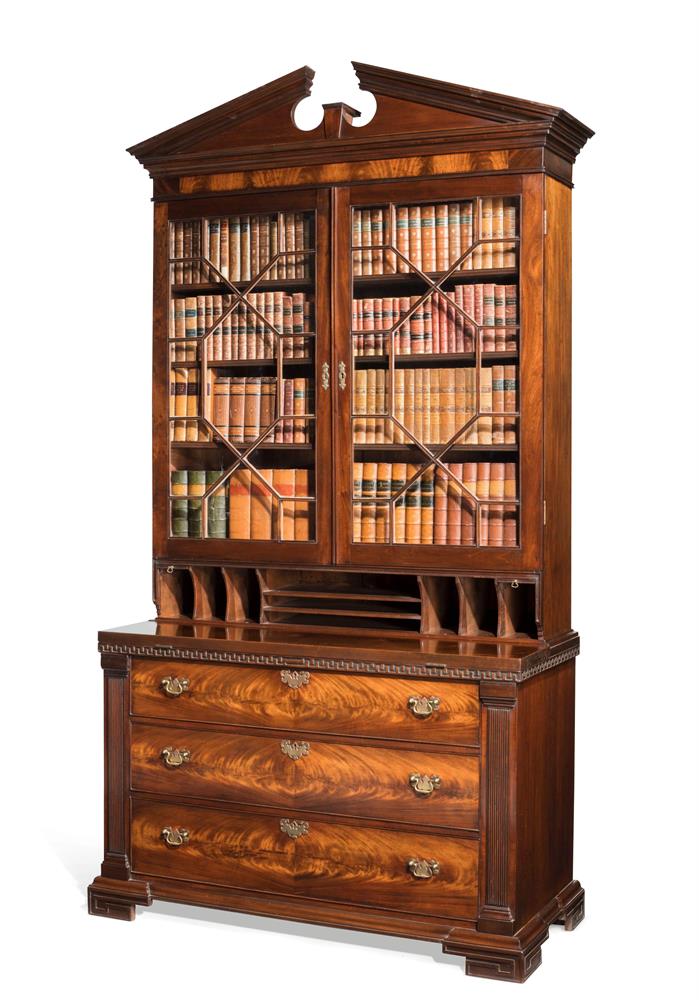 A GEORGE II MAHOGANY SECRÉTAIRE BOOKCASE, IN THE MANNER OF WILLIAM HALLETT - Image 4 of 5