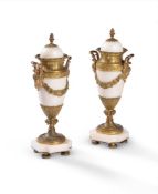 A PAIR OF WHITE MARBLE AND ORMOLU PEDESTAL URNS, PROBABLY ITALIAN, MID 20TH CENTURY