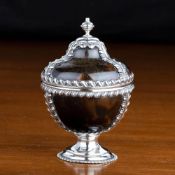 Y A TORTOISESHELL AND SILVER MOUNTED INKWELL, WILLIAM COMYNS, LONDON 1890