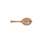 A GOLD COLOURED TENNIS RACQUET BROOCH