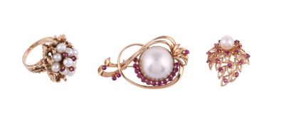 A SMALL COLLECTION OF RUBY AND CULTURED PEARL JEWELLERY