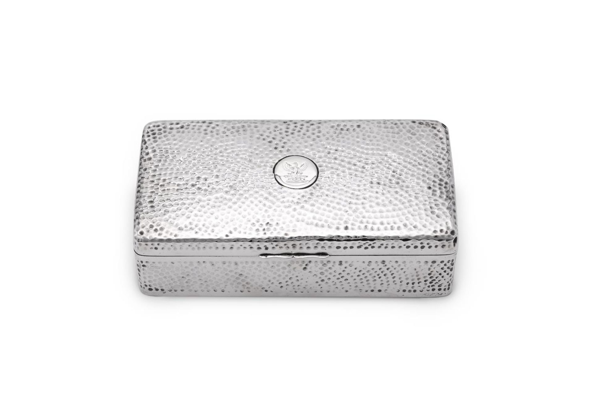 A VICTORIAN SILVER HAMMERED RECTANGULAR CIGARETTE BOX - Image 2 of 3