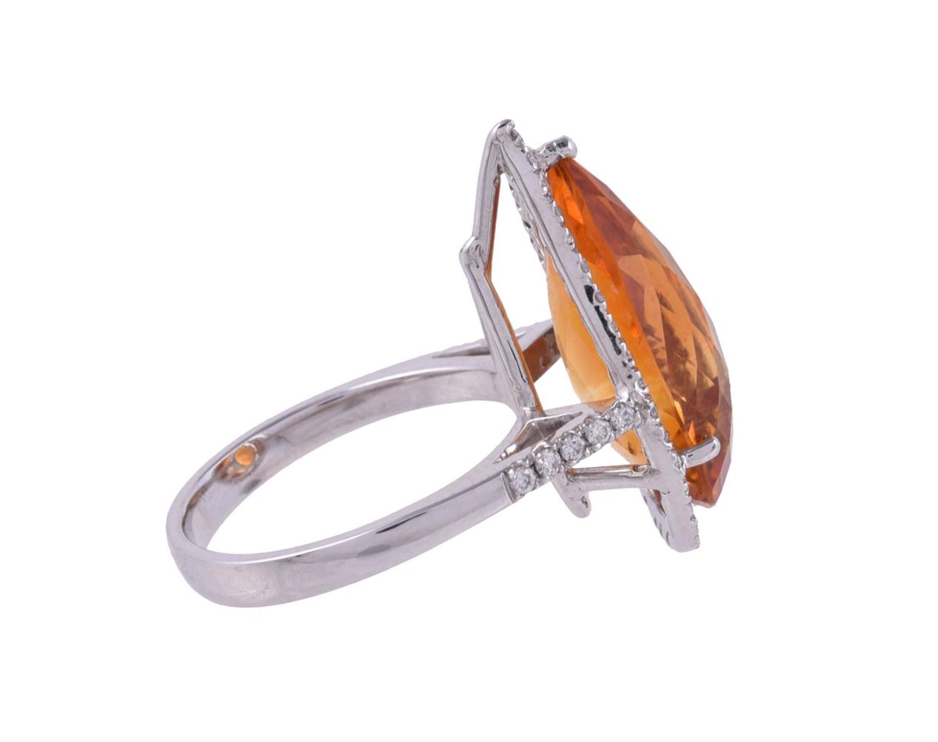 A CITRINE AND DIAMOND DRESS RING - Image 3 of 4