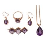 A SMALL COLLECTION OF AMETHYST JEWELLERY