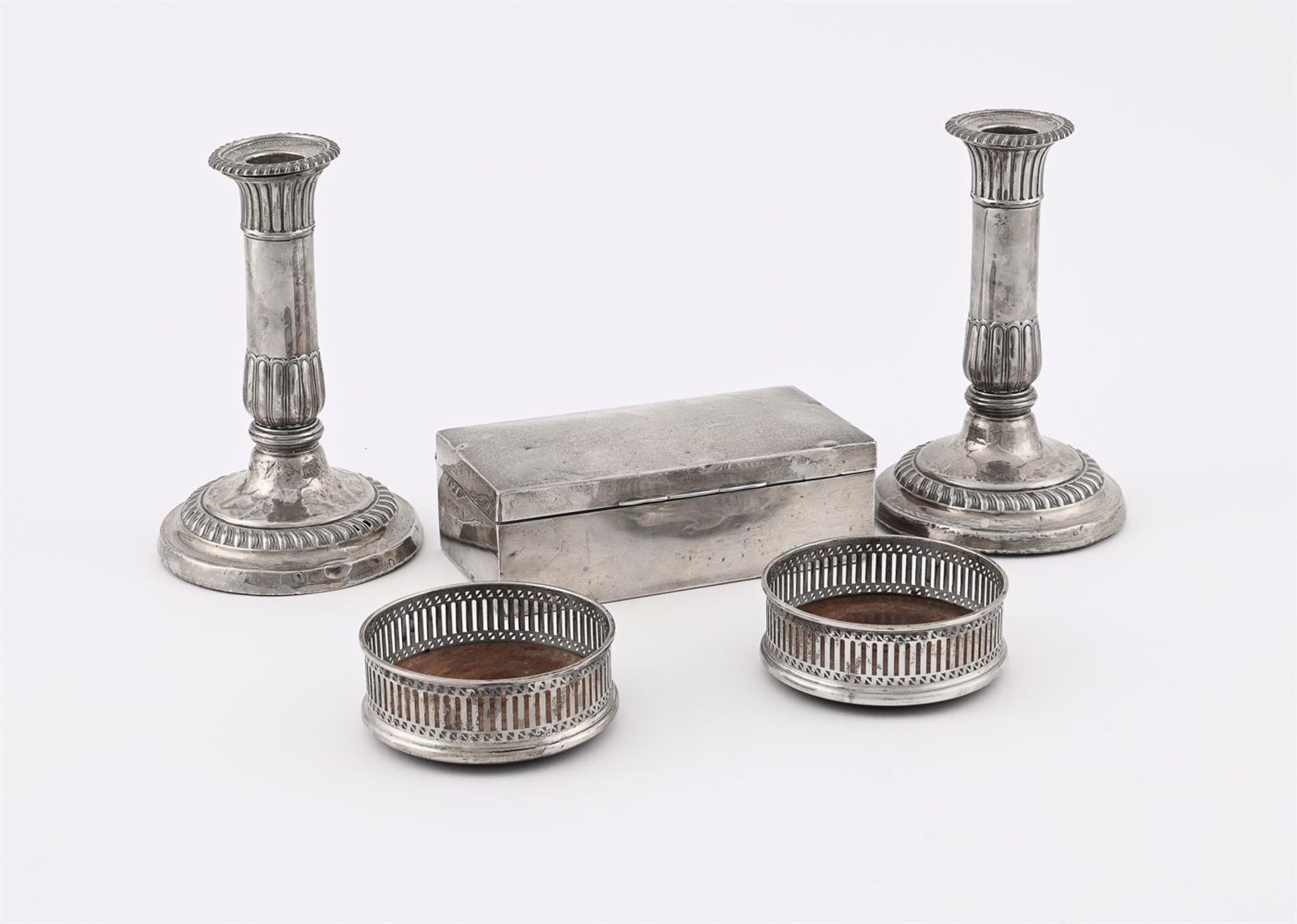 A COLLECTION OF SILVER MOUNTED ITEMS