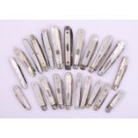 Y A COLLECTION OF MOTHER OF PEARL HANDLED PENKNIVES