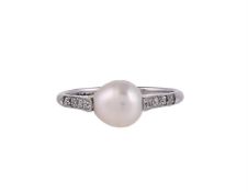 A 1920S PEARL AND DIAMOND RING