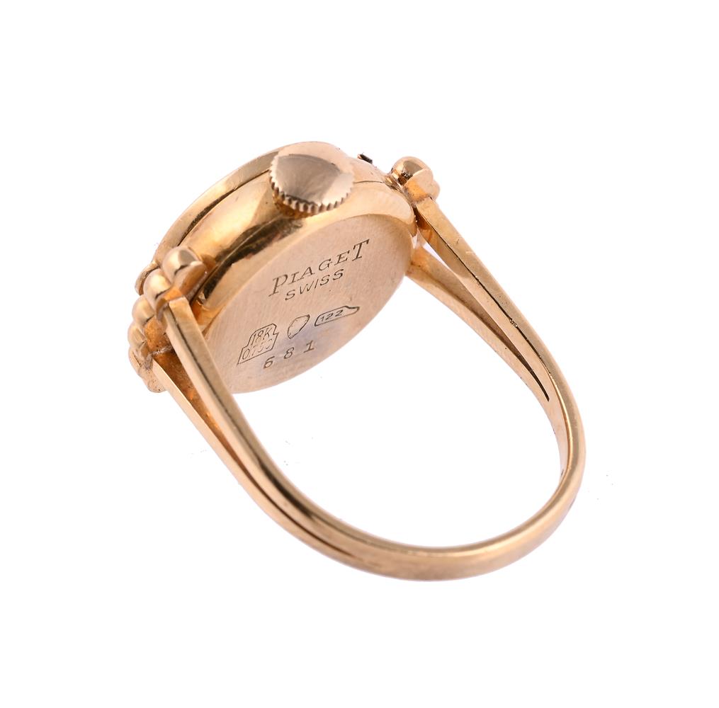 PIAGET, A GOLD COLOURED RING WATCH, CIRCA 1980 - Bild 3 aus 4