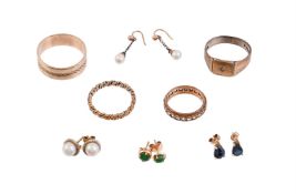 A COLLECTION OF JEWELLERY