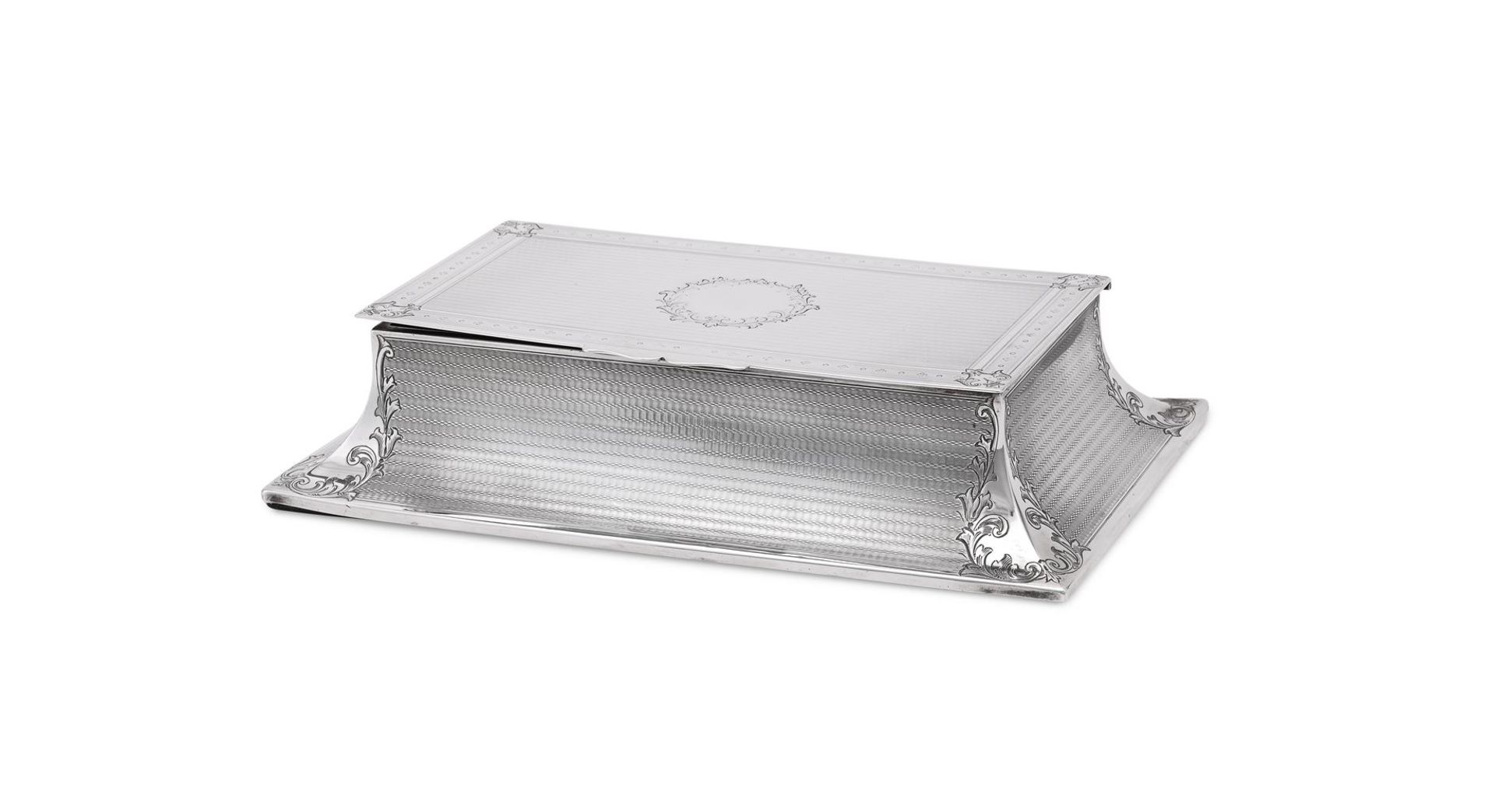 AN EDWARDIAN SILVER RECTANGULAR CIGARETTE BOX