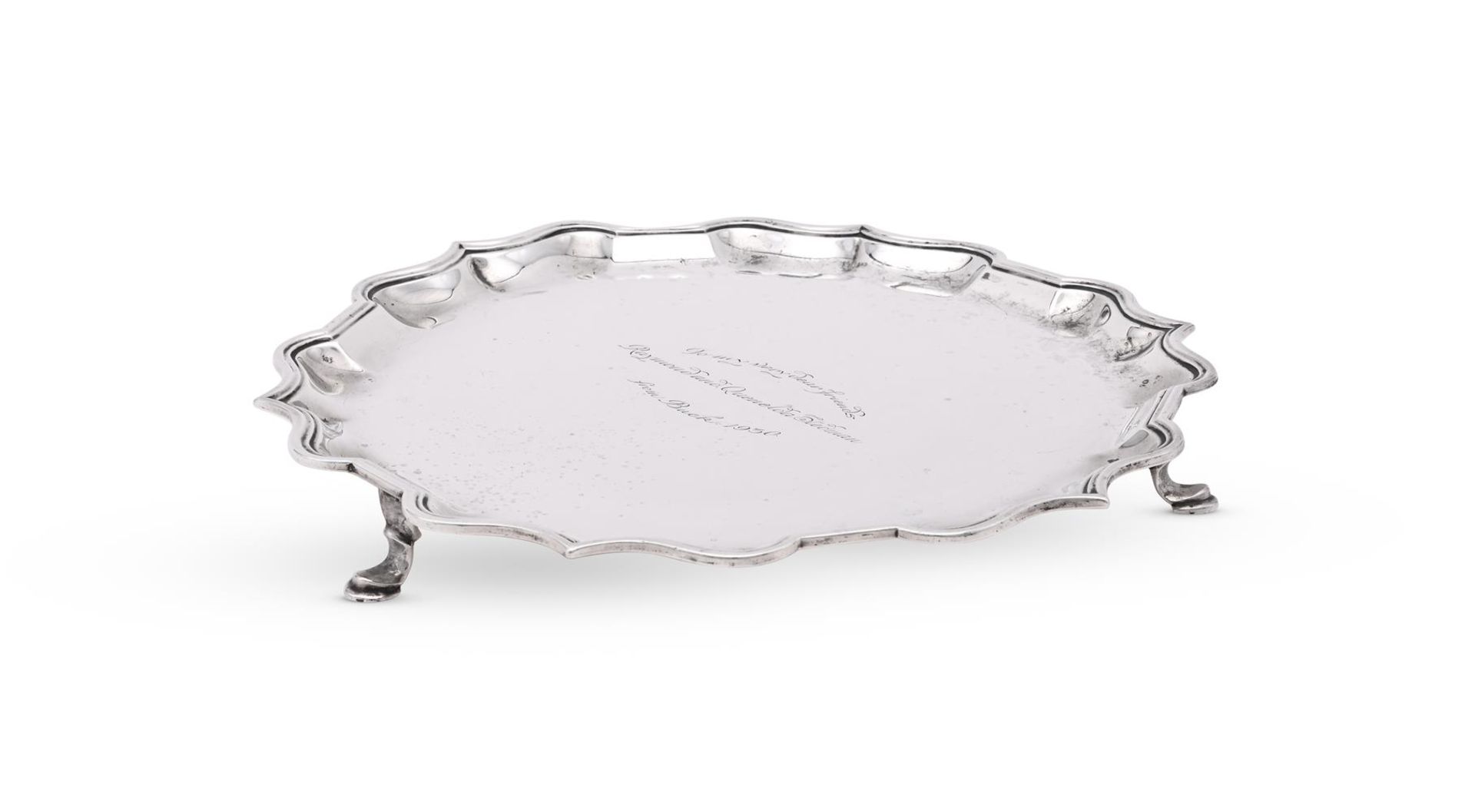 AN EDWARDIAN SILVER SHAPED CIRCULAR SALVER - Image 5 of 6