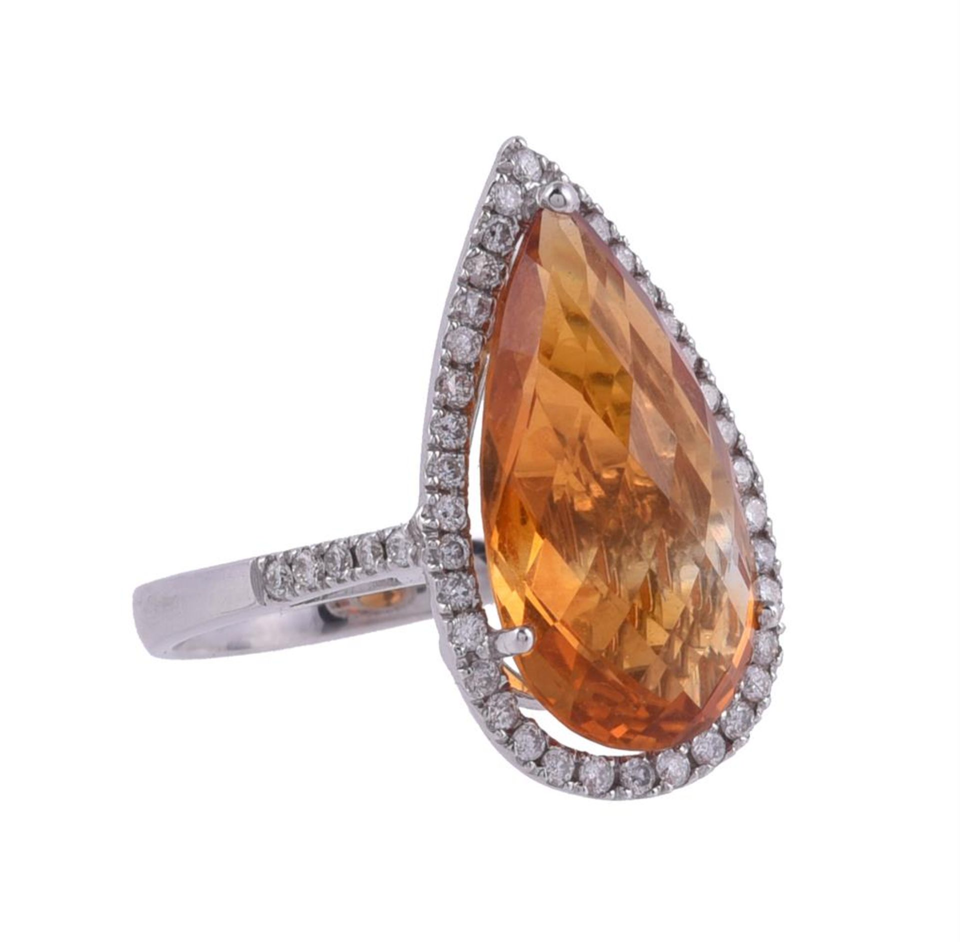 A CITRINE AND DIAMOND DRESS RING - Image 2 of 4