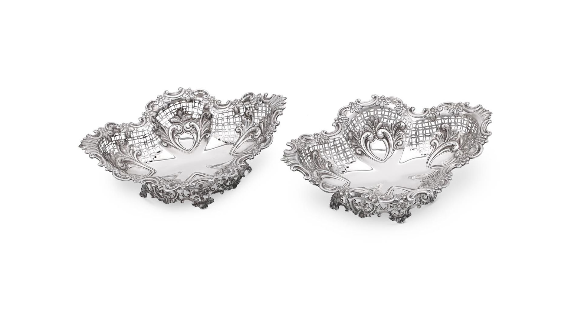 A PAIR OF VICTORIAN SILVER SHAPED OVAL BASKETS - Image 2 of 3