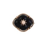 A VICTORIAN BLACK ENAMEL AND PEARL BROOCH CIRCA 1870