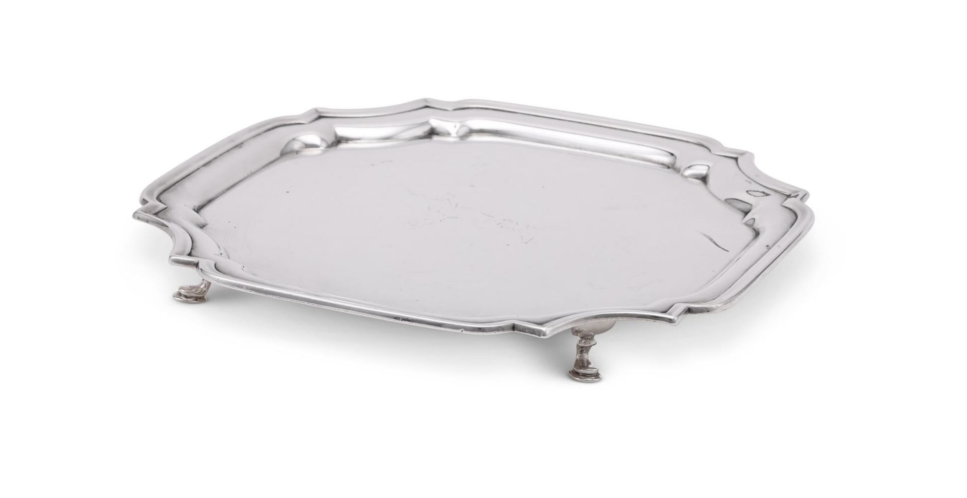 AN EDWARDIAN SILVER SHAPED CIRCULAR SALVER - Image 2 of 6