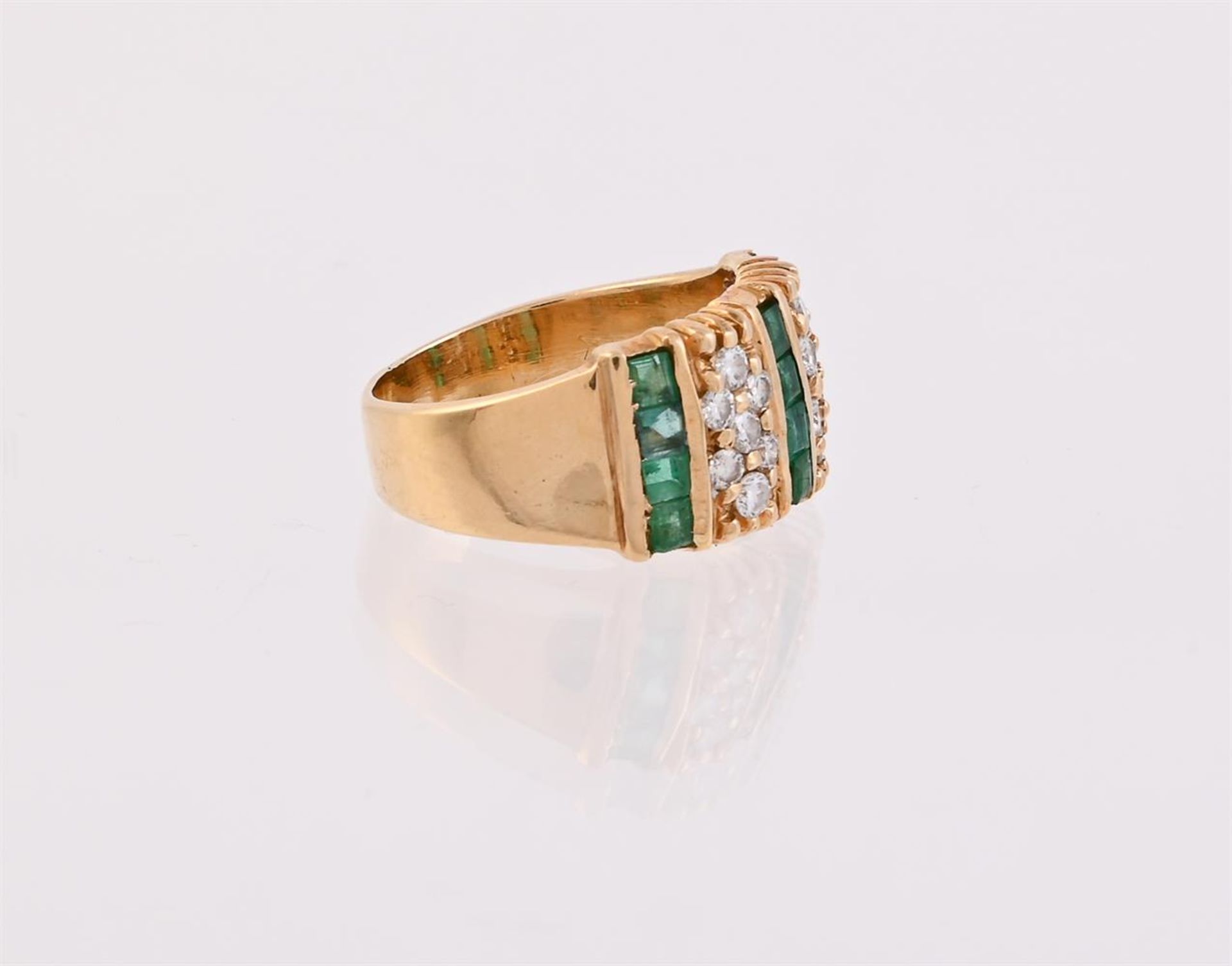 AN EMERALD AND DIAMOND DRESS RING - Image 2 of 2