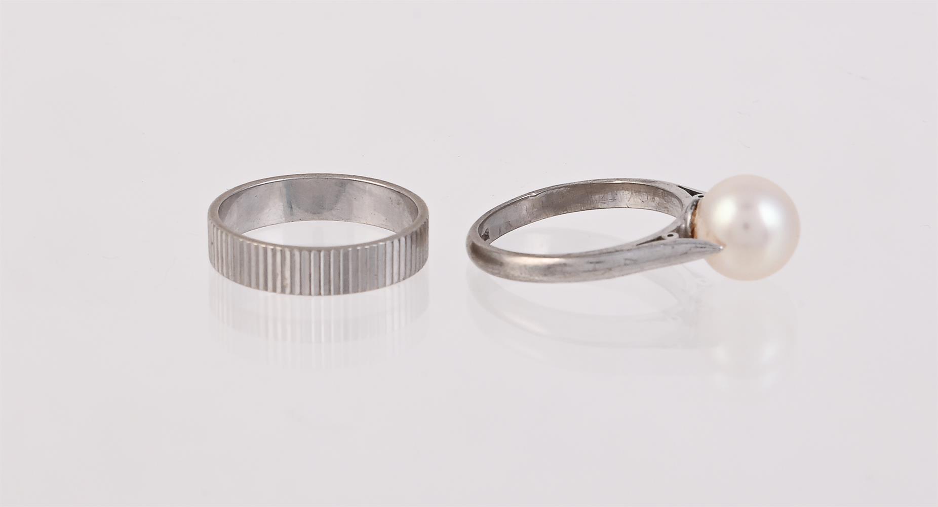 A CULTURED PEARL RING AND A STRIATED BAND RING - Image 2 of 2