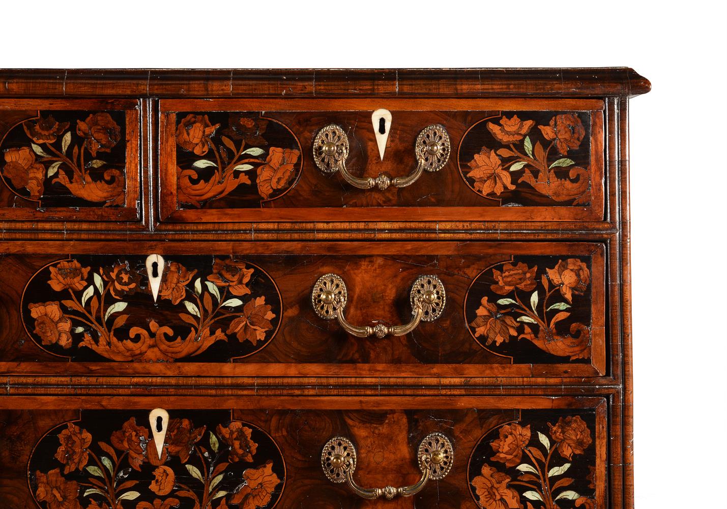 Y A WILLIAM AND MARY WALNUT AND MARQUETRY CHEST OF DRAWERS, CIRCA 1690 - Image 3 of 4