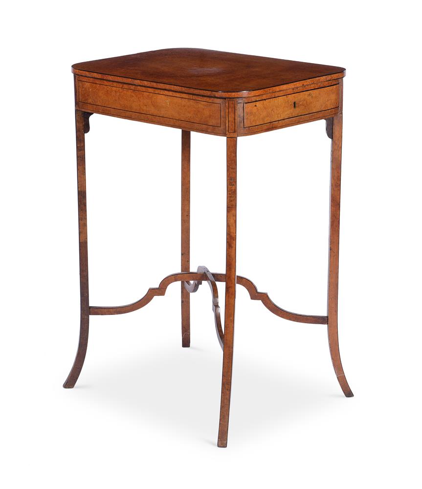 A REGENCY AMBOYNA OCCASIONAL TABLE, CIRCA 1820