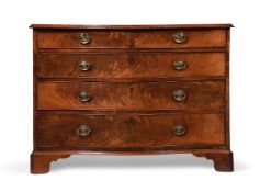 A GEORGE III MAHOGANY SERPENTINE FRONTED CHEST OF DRAWERS, LATE 18TH CENTURY