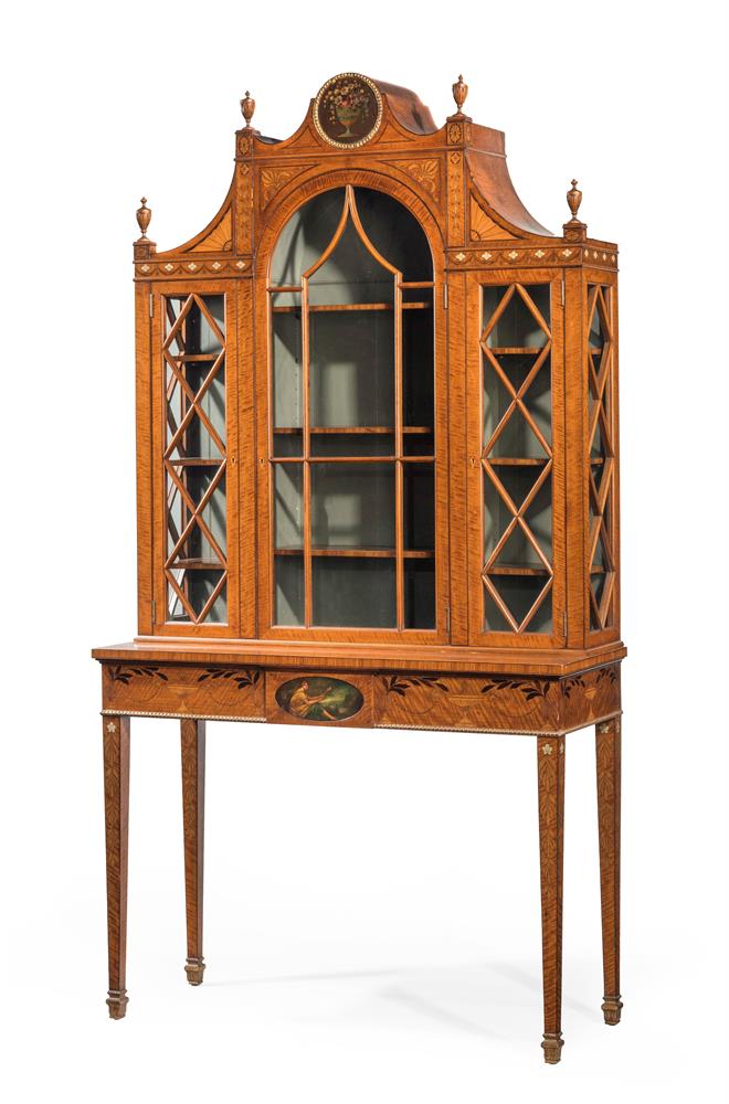 Y AN EDWARDIAN SATINWOOD, MARQUETRY AND POLYCHROME PAINTED DISPLAY CABINET, CIRCA 1905 - Image 2 of 4