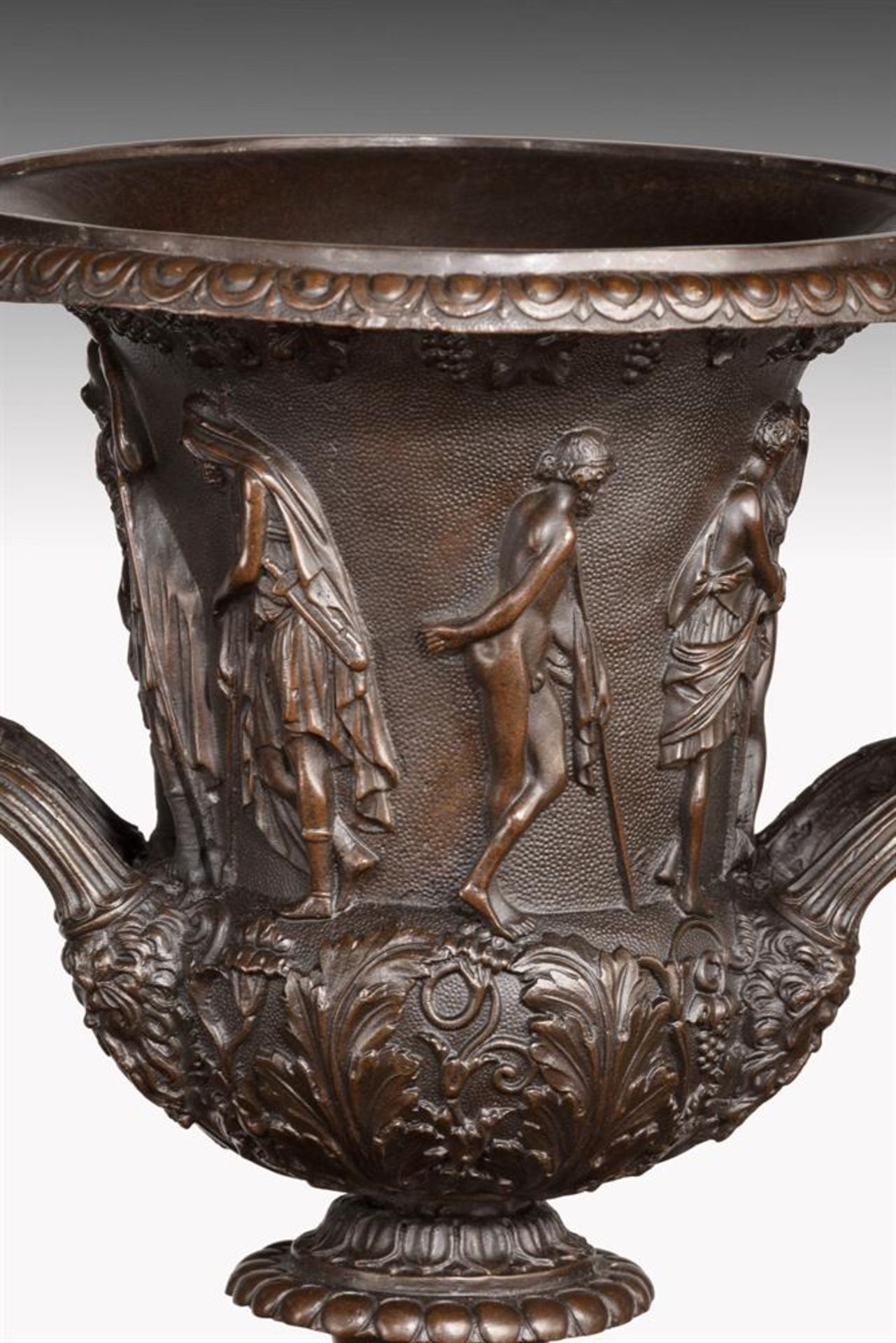 A PAIR OF 'GRAND TOUR' BRONZE MEDICI AND BORGHESE URNS, LATE 19TH CENTURY - Bild 4 aus 4