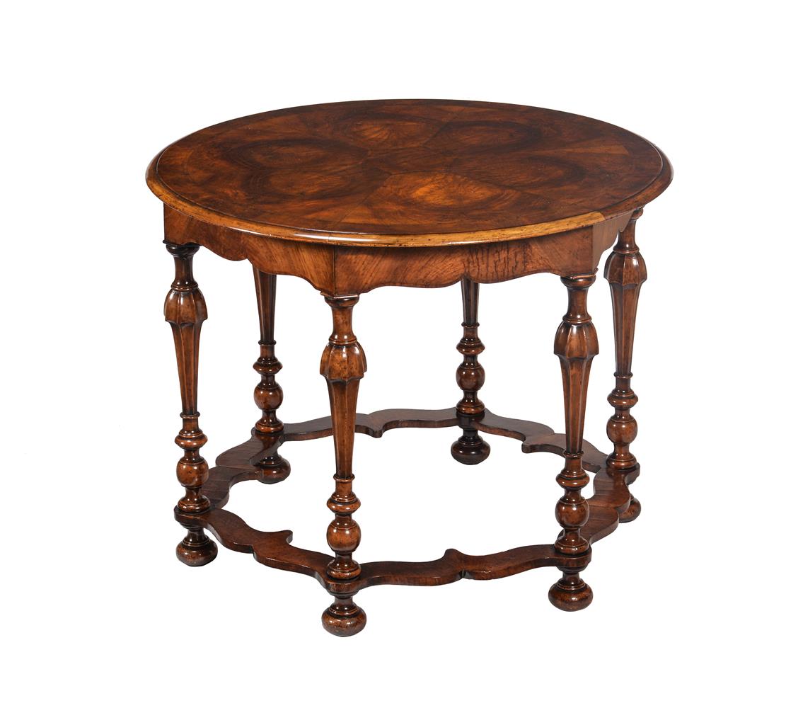 A WALNUT ROUND CENTRE TABLE IN 18TH CENTURY STYLE