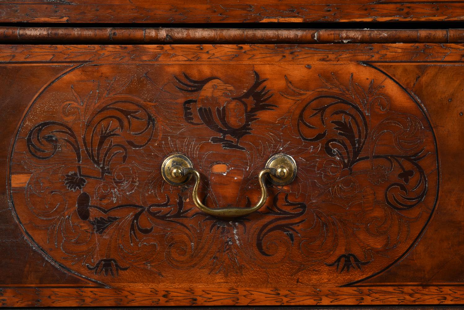 A WALNUT AND INLAID CHEST OF DRAWERS - Bild 6 aus 7