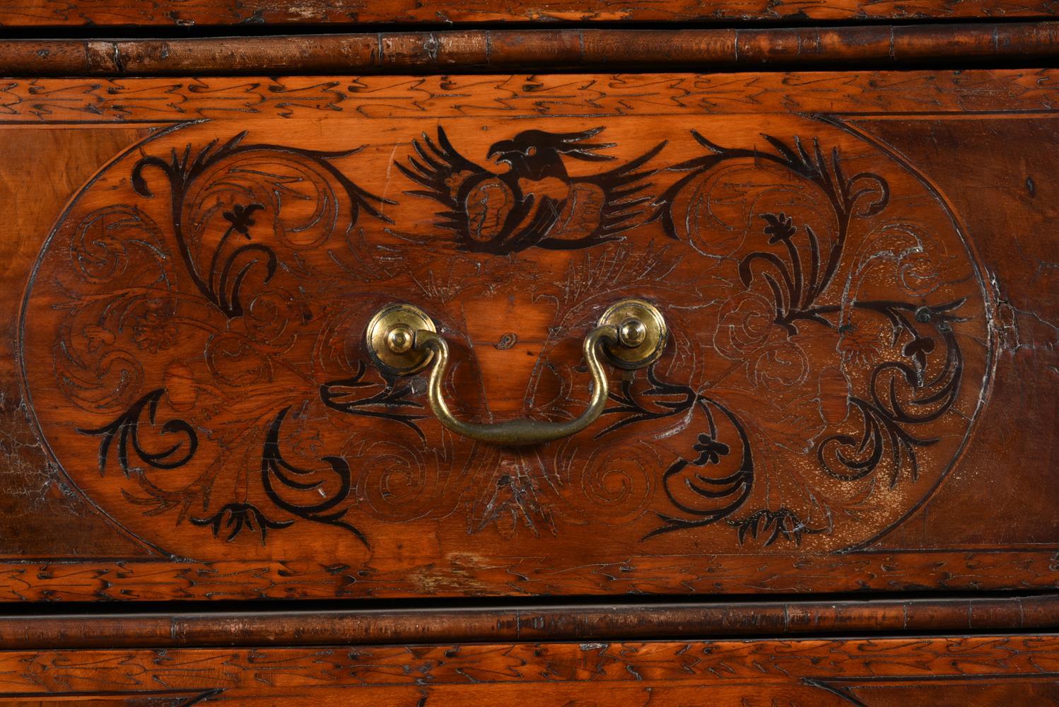 A WALNUT AND INLAID CHEST OF DRAWERS - Bild 5 aus 7