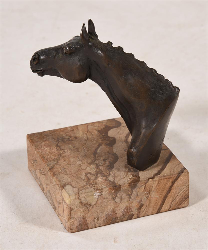 ANNETTE EVERETT (20TH CENTURY, AMERICAN), A BRONZE HEAD STUDY OF A RACE HORSE - Image 2 of 2