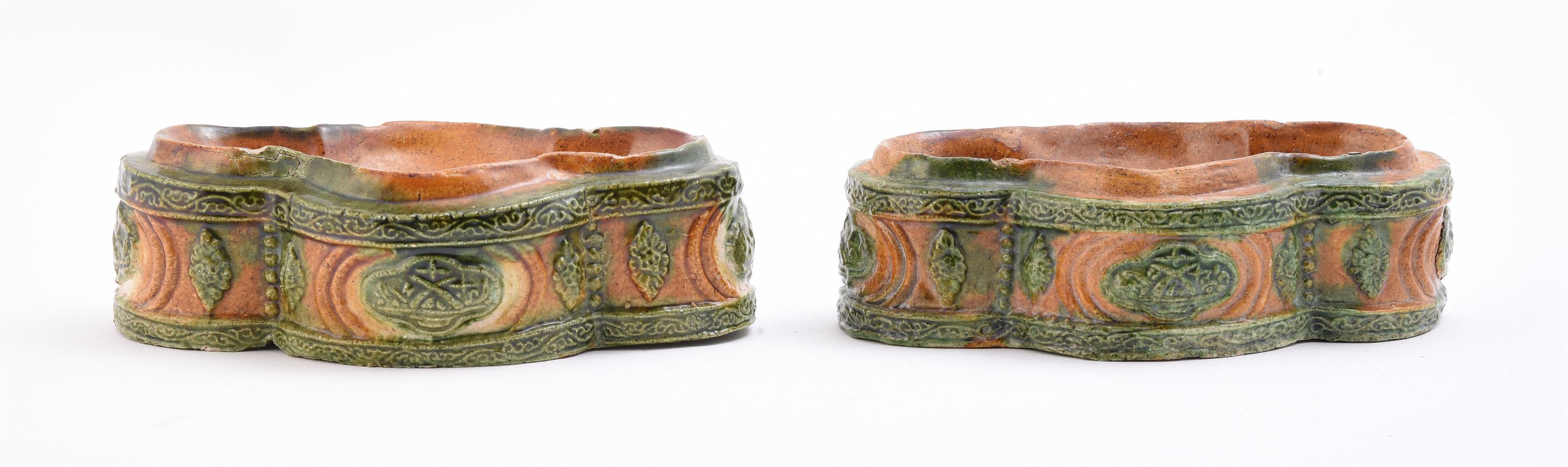 A SET OF TWO SANCAI-GLAZED STACKING QUATRE-LOBED DISHES - Image 2 of 5