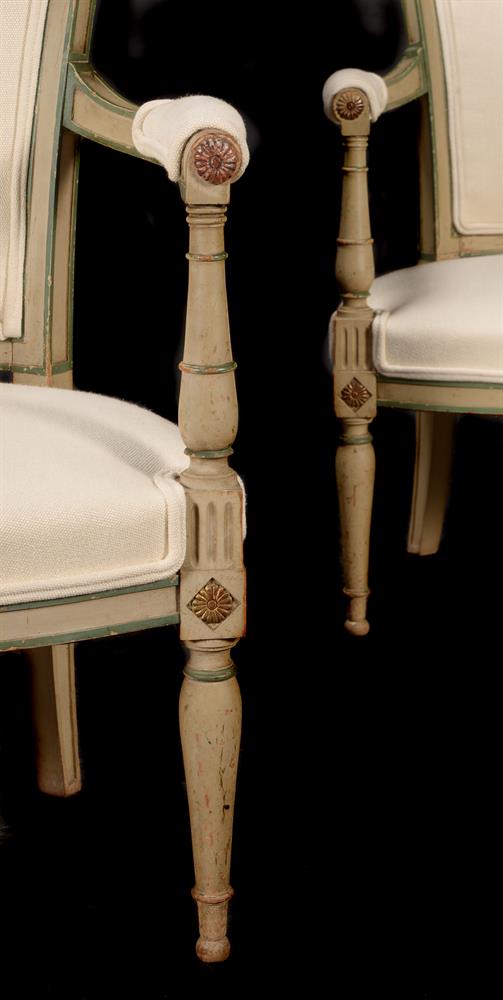 A PAIR OF FRENCH PAINTED AND UPHOLSTERED ARMCHAIRS IN EARLY 19TH CENTURY STYLE - Bild 2 aus 3