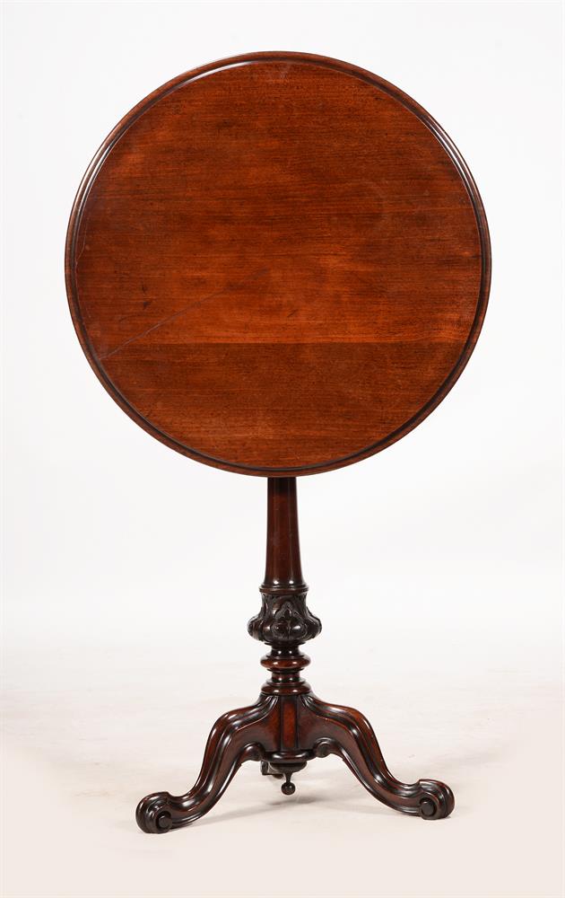 AN EARLY VICTORIAN MAHOGANY TRIPOD OCCASIONAL TABLE - Bild 2 aus 2