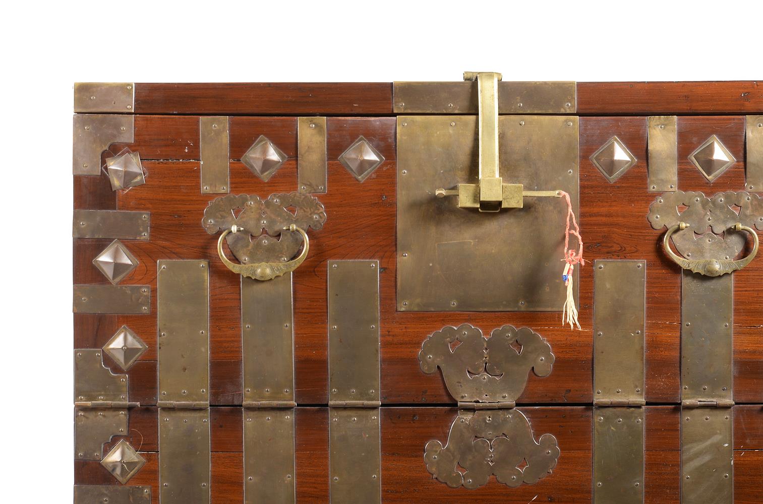 A KOREAN ELM AND BRASS MOUNTED CHEST - Image 2 of 5