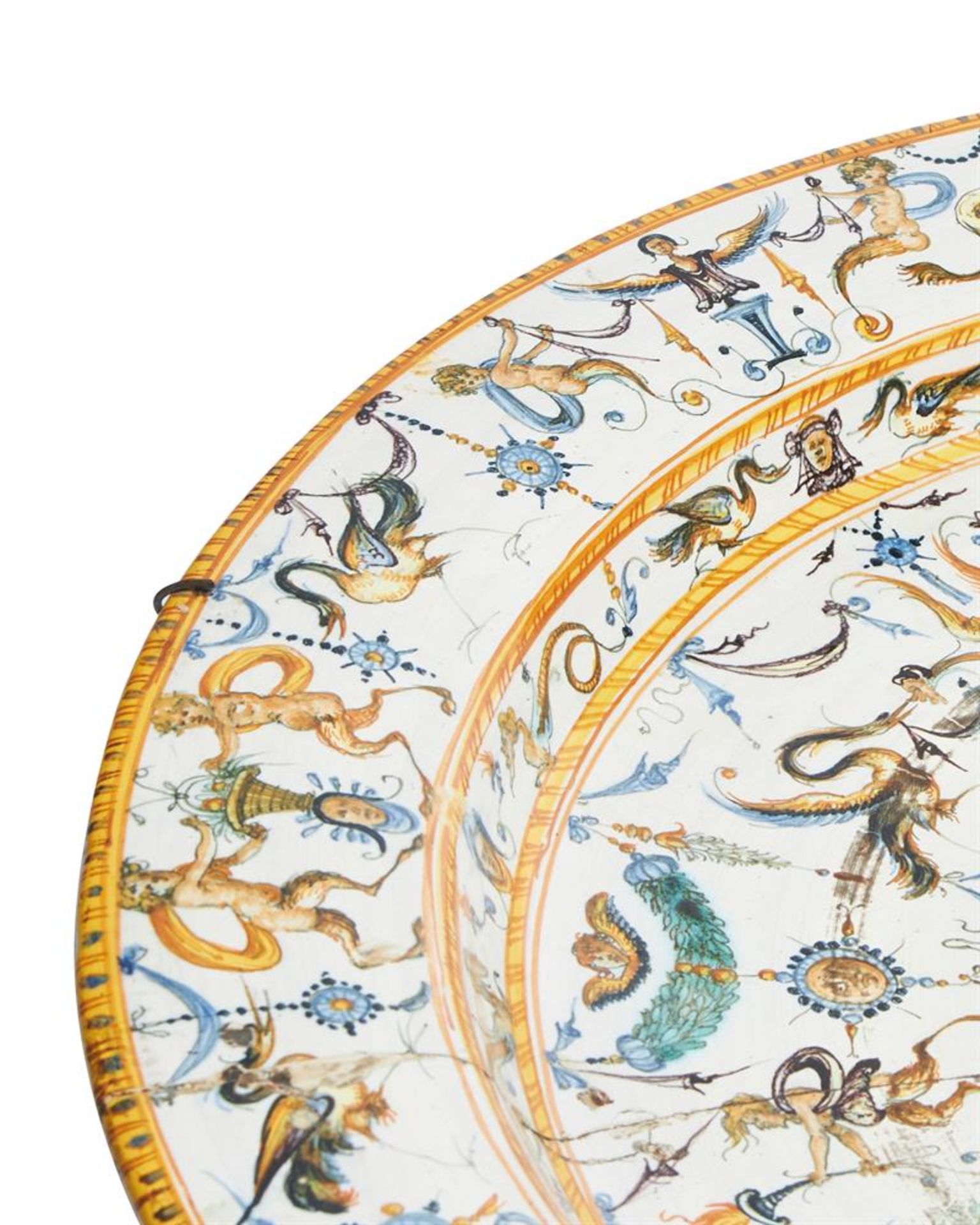 A MAIOLICA CHARGER, LATE 16TH CENTURY/EARLY 17TH CENTURY - Image 5 of 9
