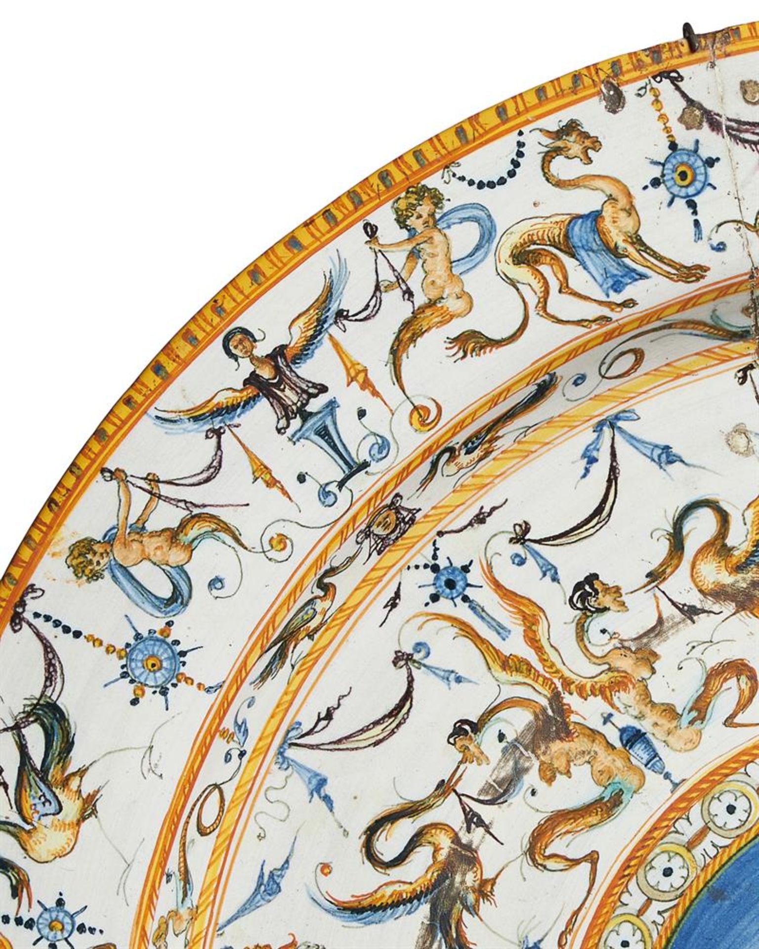 A MAIOLICA CHARGER, LATE 16TH CENTURY/EARLY 17TH CENTURY - Image 4 of 9