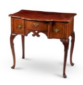 A WALNUT SIDE TABLE IN GEORGE II STYLE, EARLY 20TH CENTURY