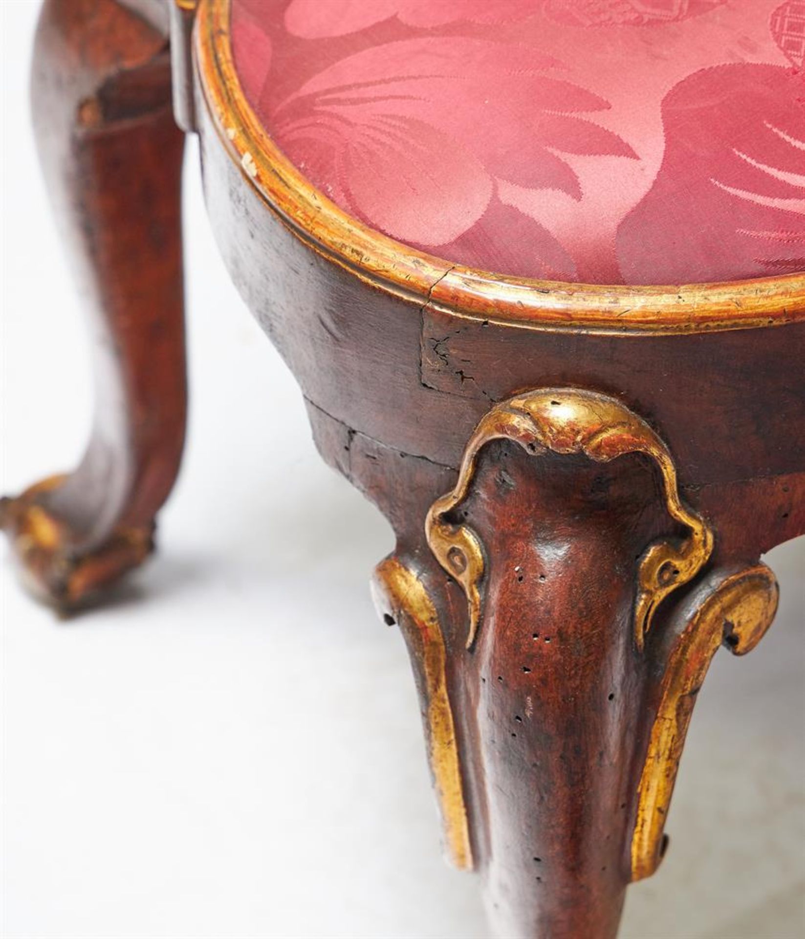 A SET OF EIGHT GEORGE II WALNUT AND PARCEL GILT DINING CHAIRSCIRCA 1730With repeating eagle motifs - Image 7 of 7