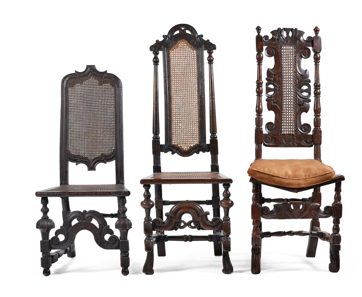 A GROUP OF THREE OAK SIDE CHAIRS IN CHARLES II STYLE, LATE 17TH CENTURY AND LATER - Bild 2 aus 2