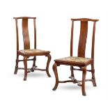 A PAIR OF EARLY GEORGIAN OAK CHAIRS, CIRCA 1725