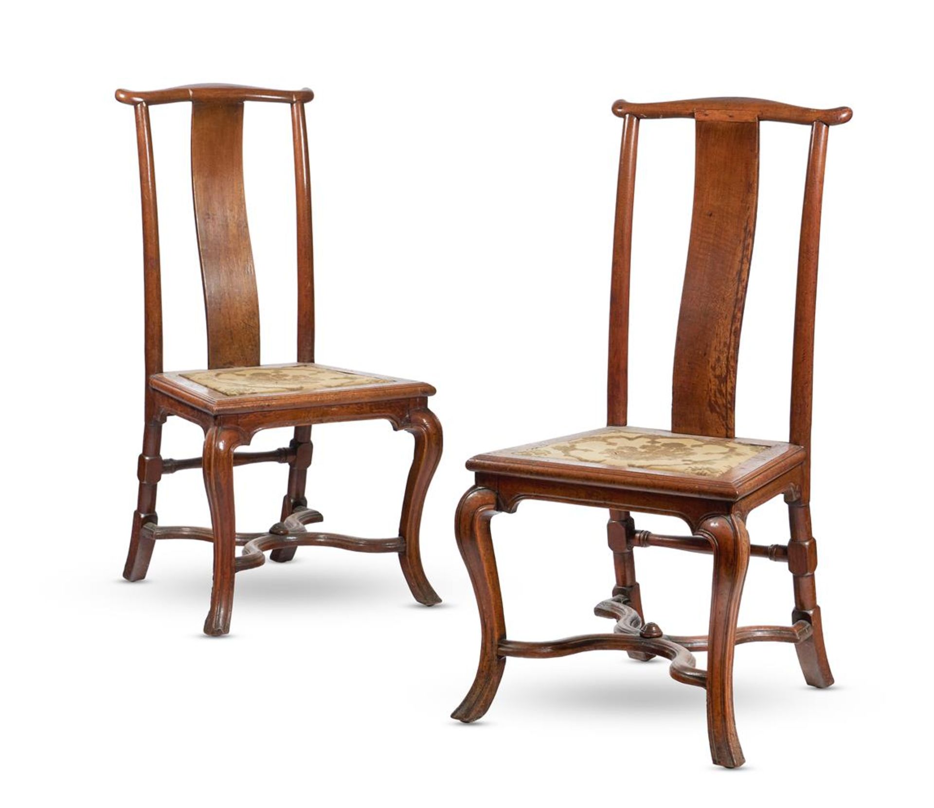 A PAIR OF EARLY GEORGIAN OAK CHAIRS, CIRCA 1725