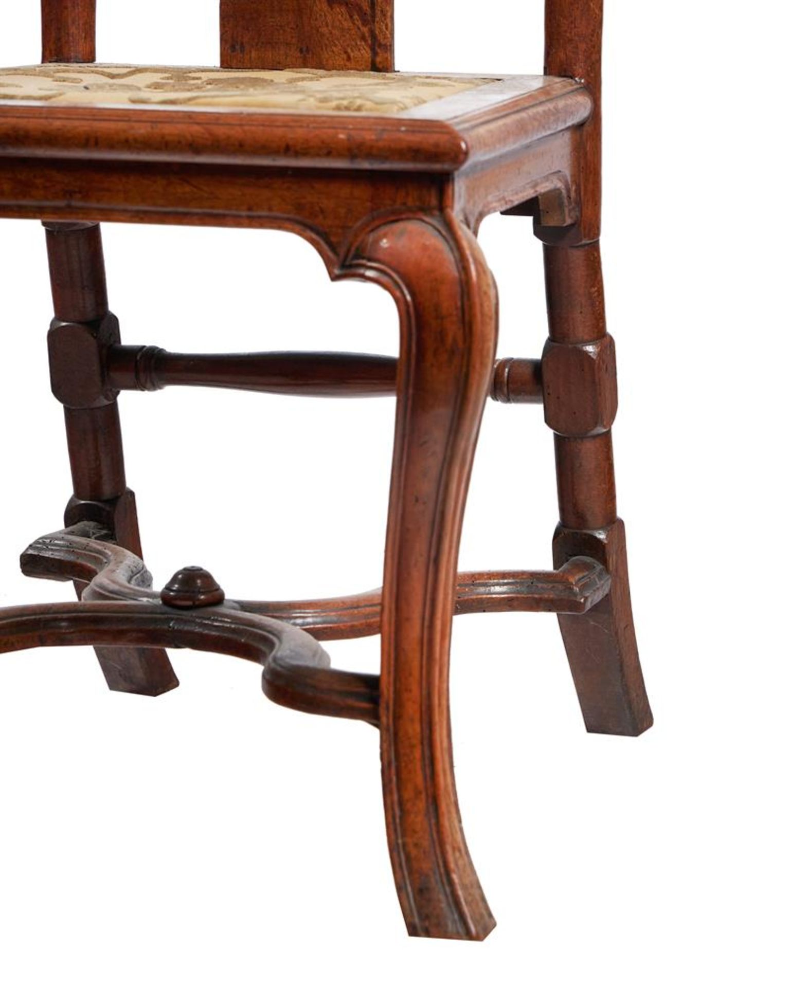 A PAIR OF EARLY GEORGIAN OAK CHAIRS, CIRCA 1725 - Image 5 of 5