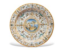 A MAIOLICA CHARGER, LATE 16TH CENTURY/EARLY 17TH CENTURY