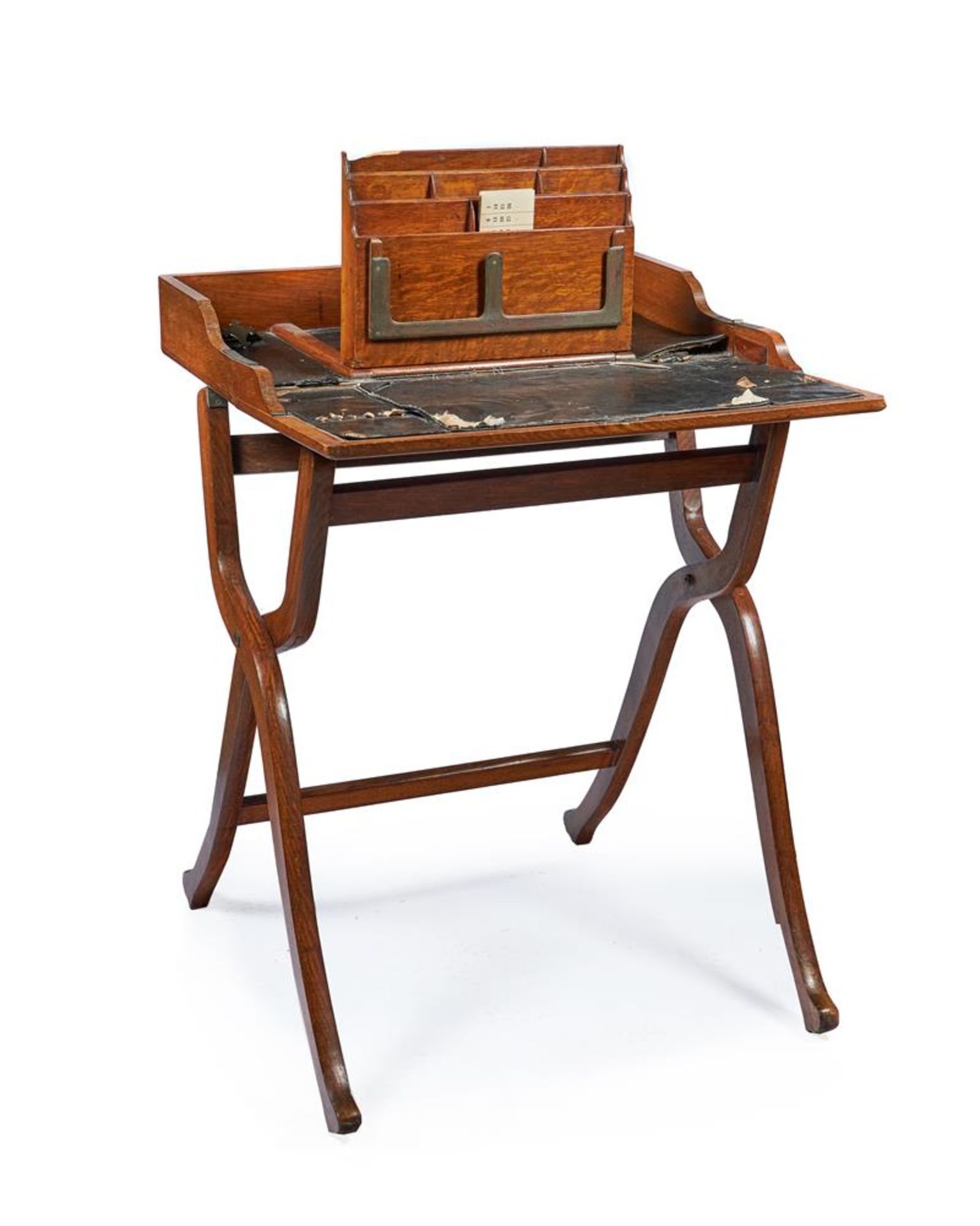 A LATE VICTORIAN OAK TRAVELLING DESK, CIRCA 1900 - Image 2 of 3