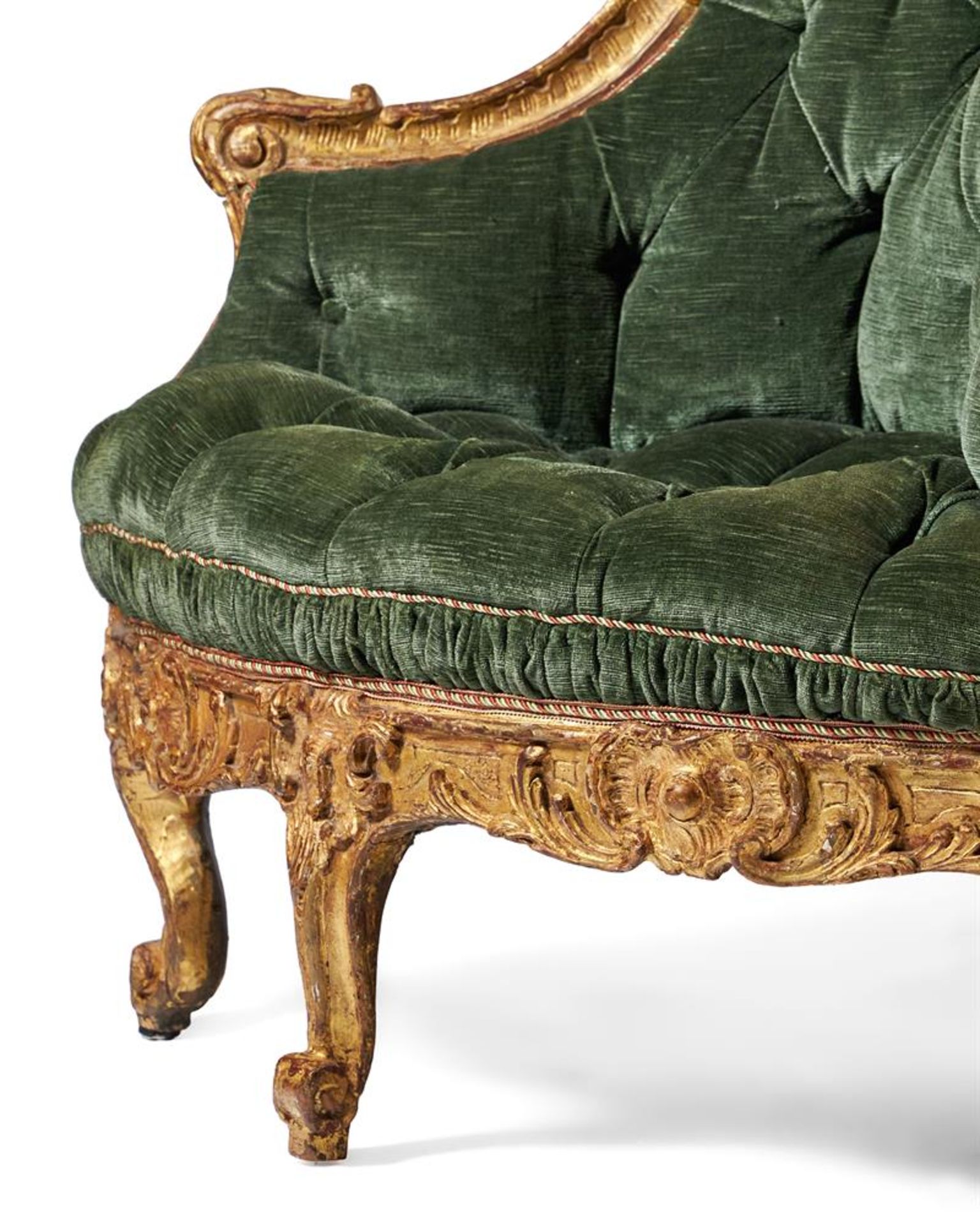 A LARGE CONTINENTAL CARVED GILTWOOD SOFA OR CANAPE A CONFIDENTS, MID 18TH CENTURY - Image 6 of 9