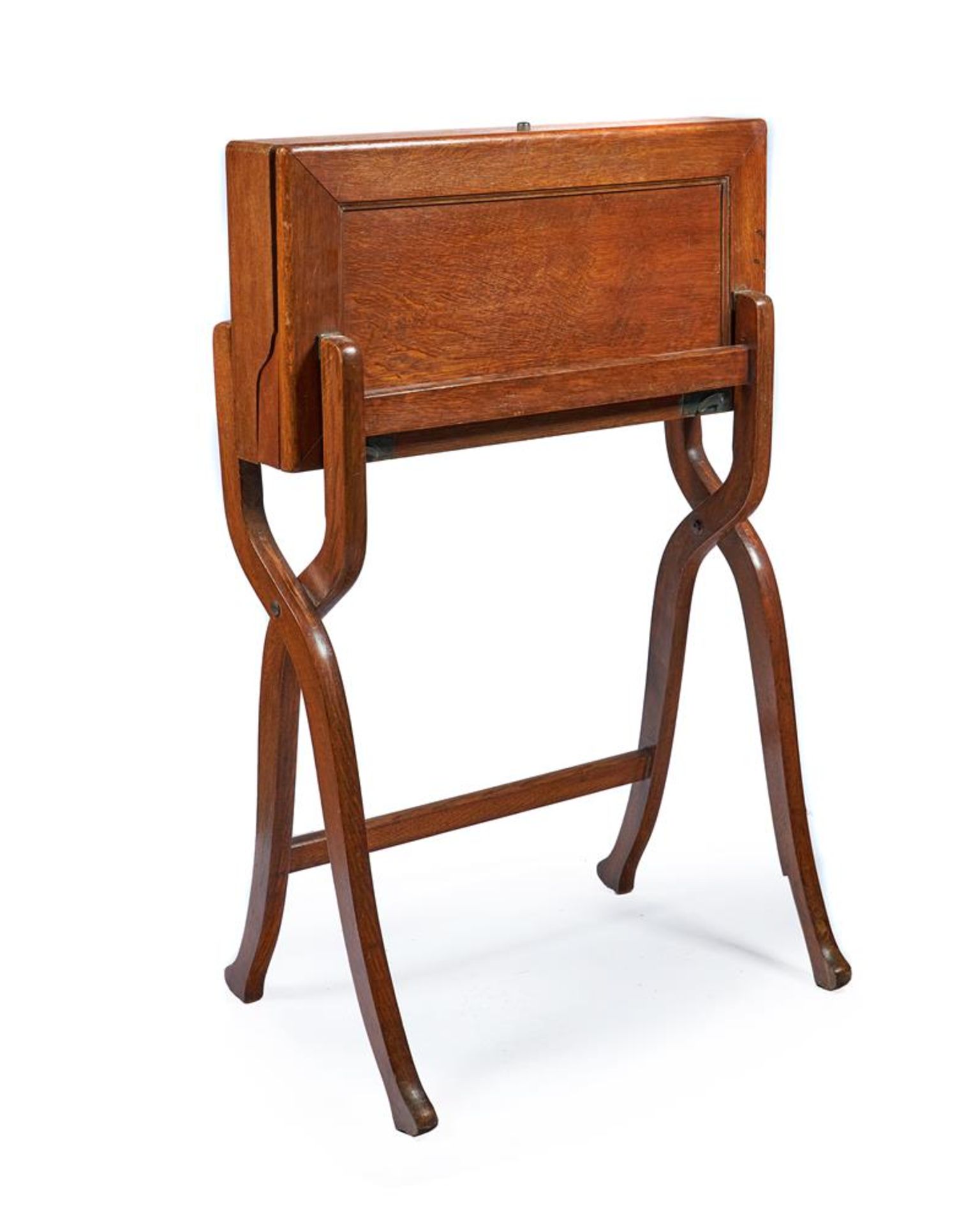 A LATE VICTORIAN OAK TRAVELLING DESK, CIRCA 1900