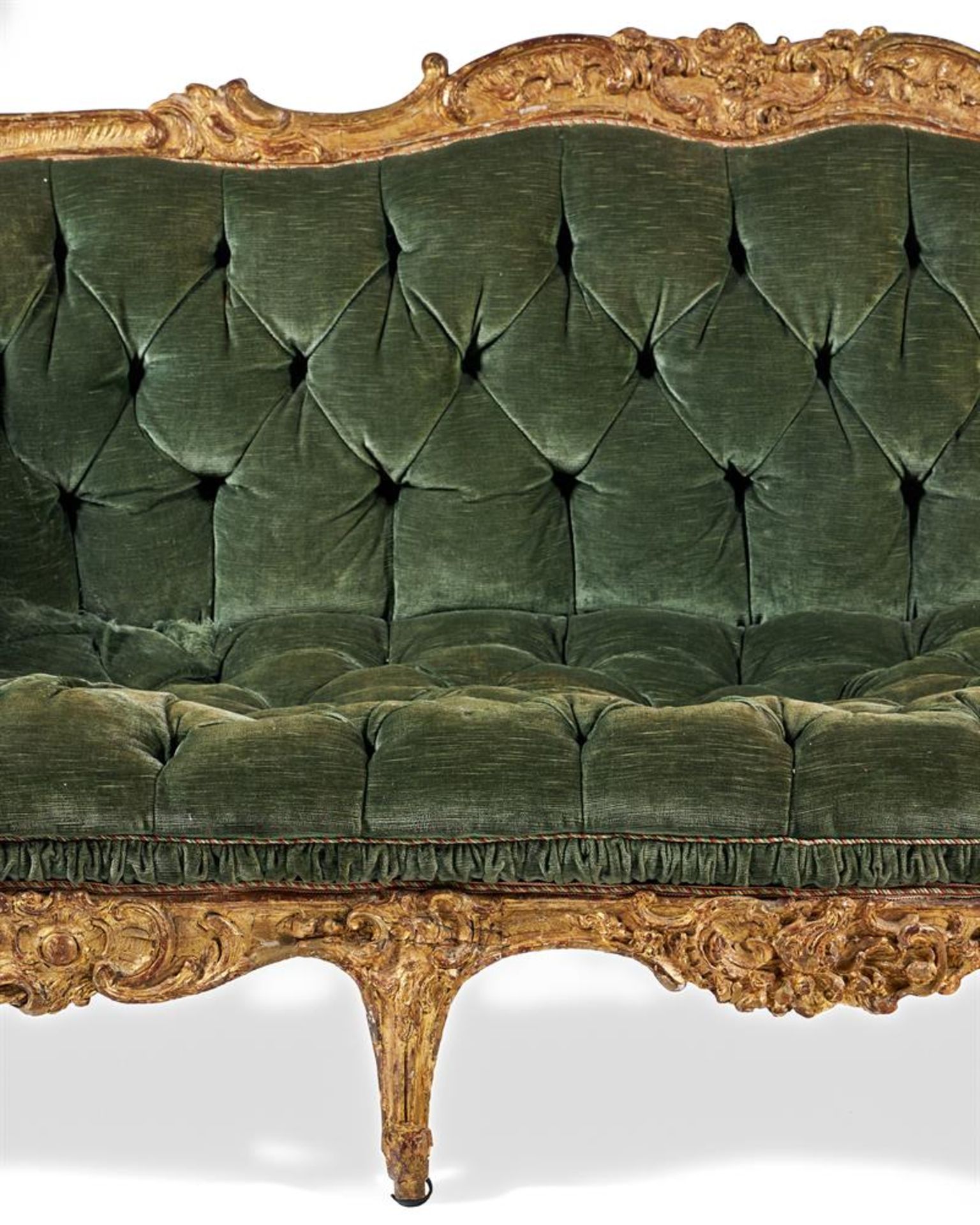 A LARGE CONTINENTAL CARVED GILTWOOD SOFA OR CANAPE A CONFIDENTS, MID 18TH CENTURY - Image 3 of 9