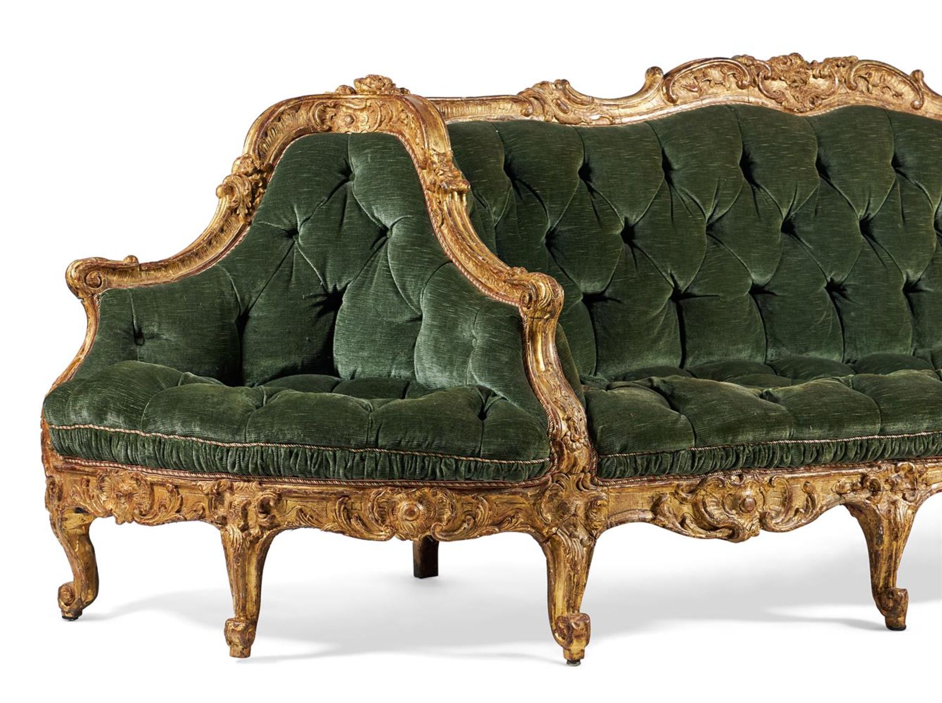 A LARGE CONTINENTAL CARVED GILTWOOD SOFA OR CANAPE A CONFIDENTS, MID 18TH CENTURY - Image 8 of 9