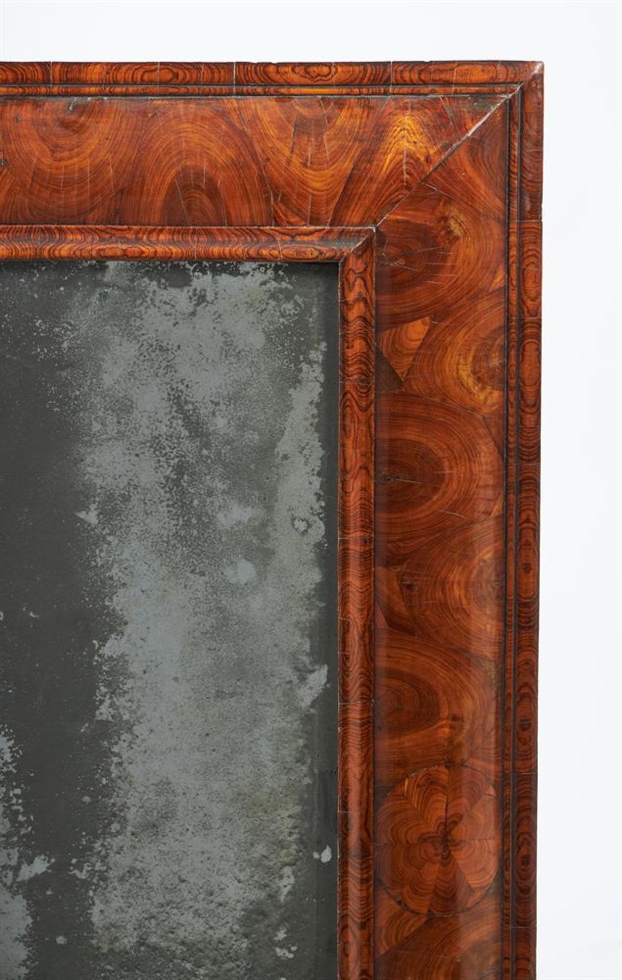 A MATCHED PAIR OF CHARLES II KINGWOOD OYSTER VENEERED WALL MIRRORS, CIRCA 1685 - Image 5 of 8