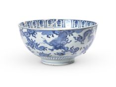 A LARGE 16TH CENTURY CHINESE BLUE AND WHITE BOWL MING DYNASTY